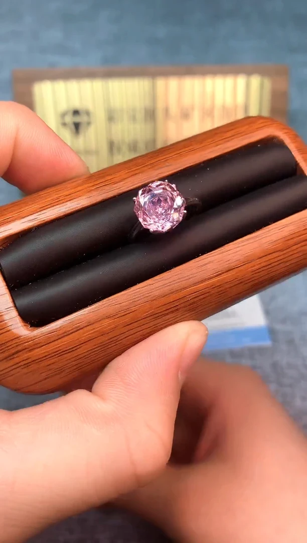 银S925镶嵌戒指托帕石....