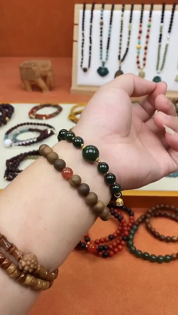 手串檀香木未镶嵌双圈莺歌绿和田手串