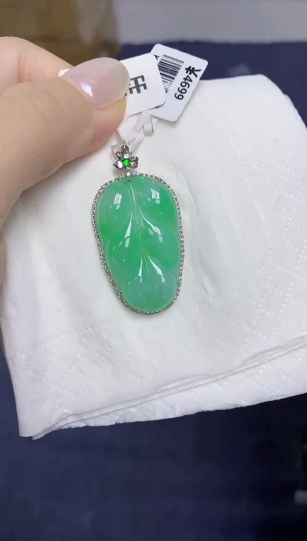 翡翠18K金镶嵌颈饰天然缅甸翡翠A货