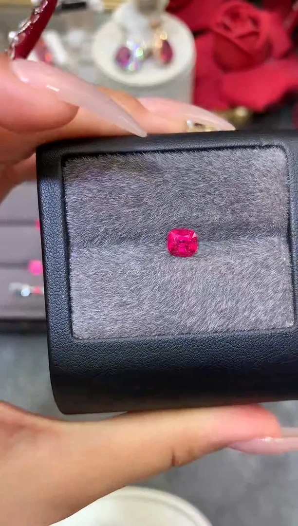 未镶嵌裸石定制尖晶石椰****！枕型 超强绝地武士 1.32ct