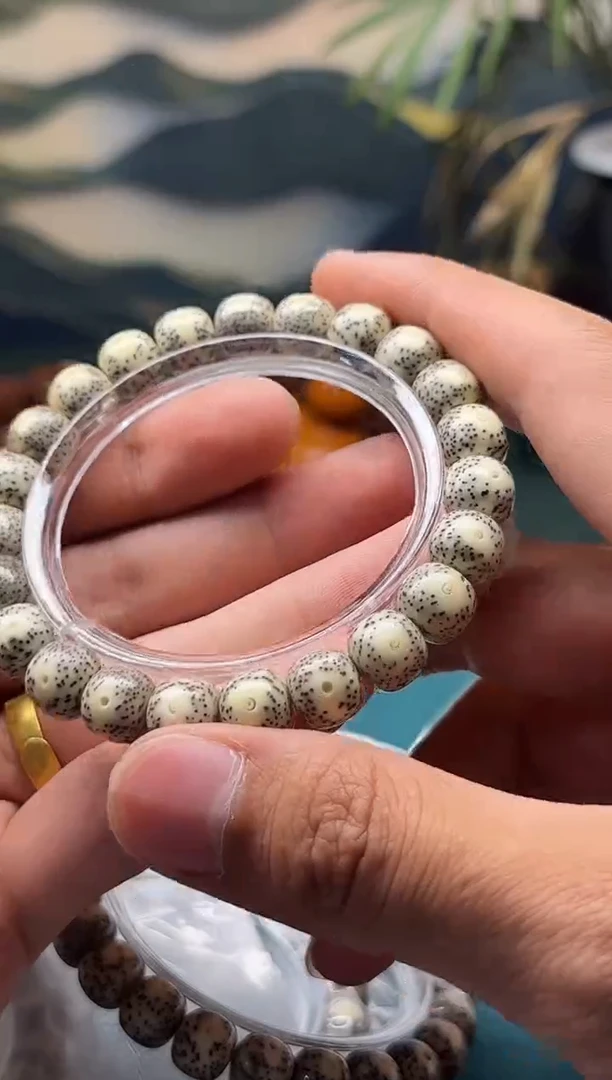 星月菩提吊坠石玉料【A大眼10*9】