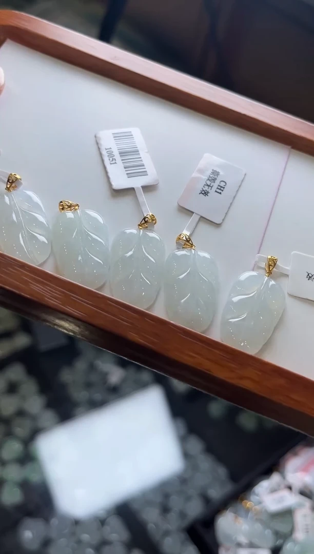 颈饰18K金镶嵌翡翠10051/多样性发一个