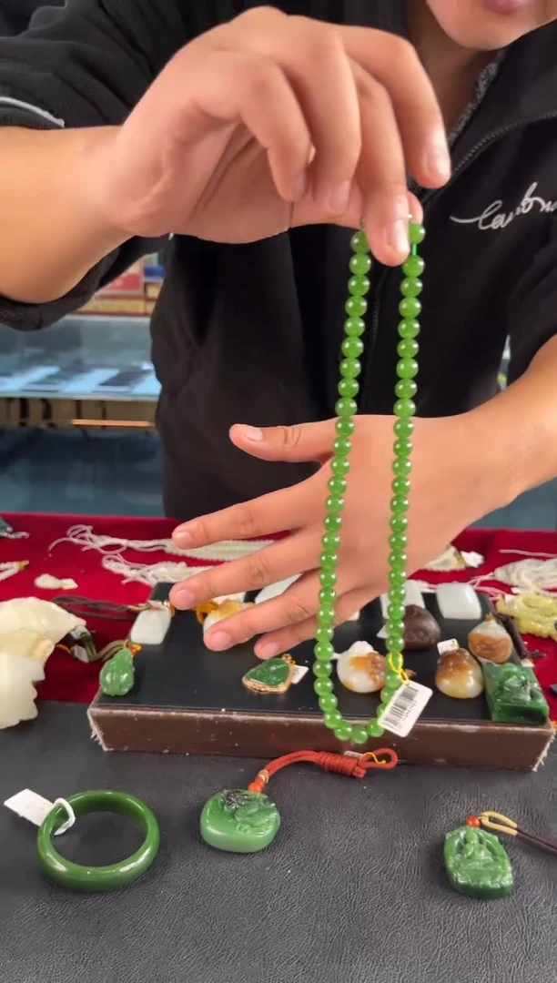 颈饰未镶嵌和田玉项链