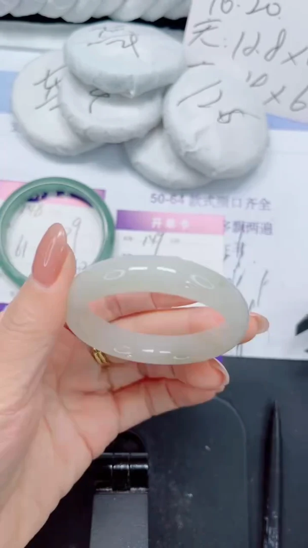 未镶嵌手镯石英质玉149-52