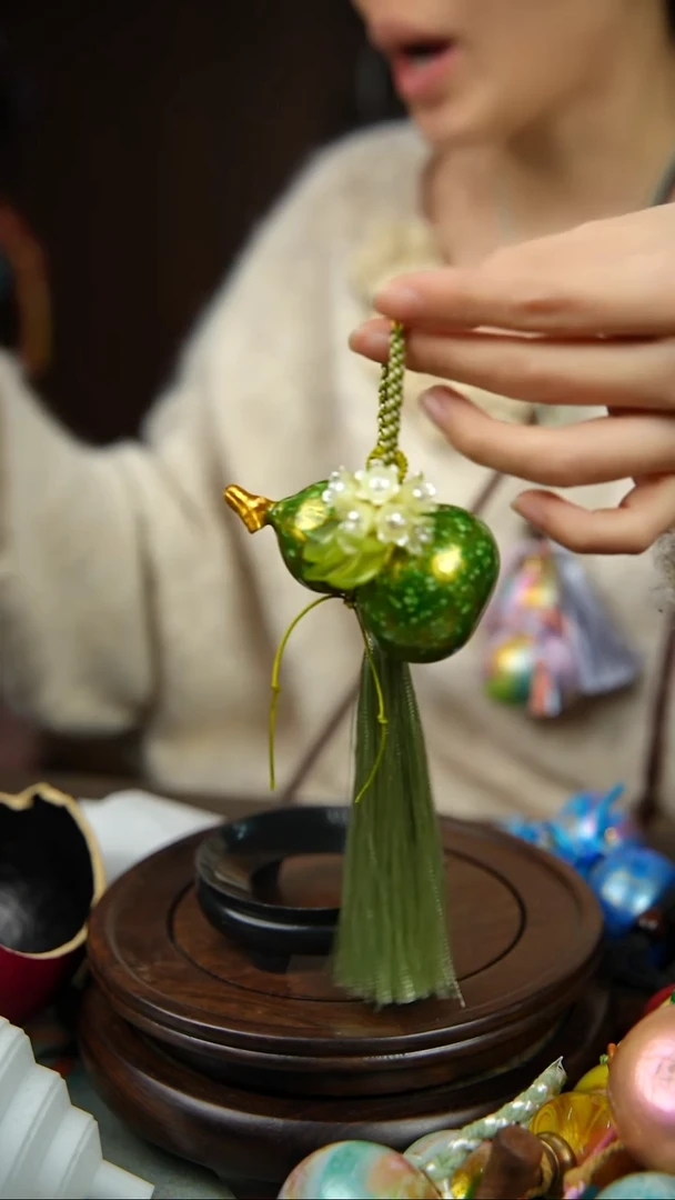 392号漂漆小手捻葫芦车挂