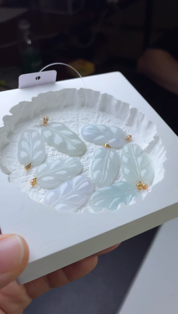 吊坠(不含链)18K金镶嵌翡翠缅甸天然翡翠叶子吊坠 多样性发一