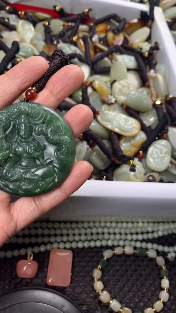 【闪购商品】和田玉颈饰未镶嵌多样性发货没有证书拍一发一有瑕