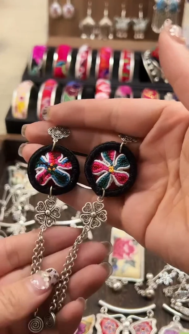 【闪购商品】织绣民族风老绣饰品406