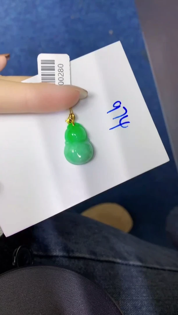 颈饰18K金镶嵌翡翠缅甸天然翡翠A货