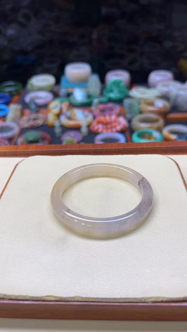 未镶嵌手镯石英质玉一**猪058