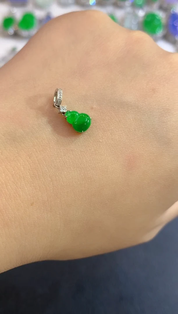 颈饰18K金镶嵌翡翠6-吊坠小滴溜