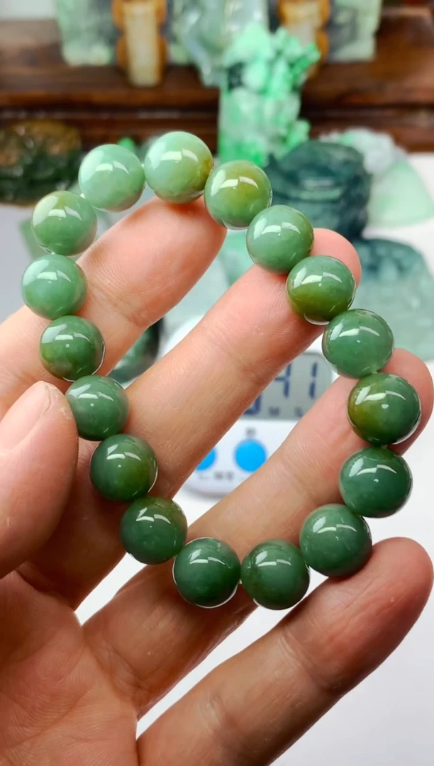 颈饰未镶嵌翡翠摆**生手串