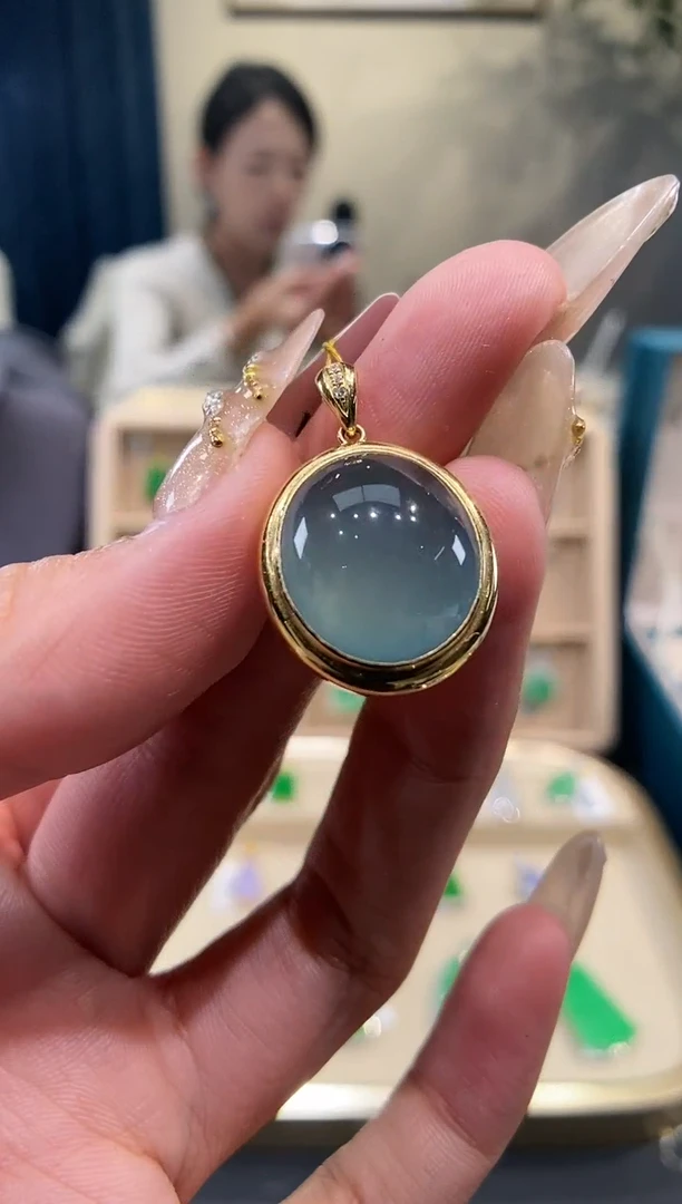 【闪购商品】翡翠吊坠(不含链)18K金镶嵌蛋面