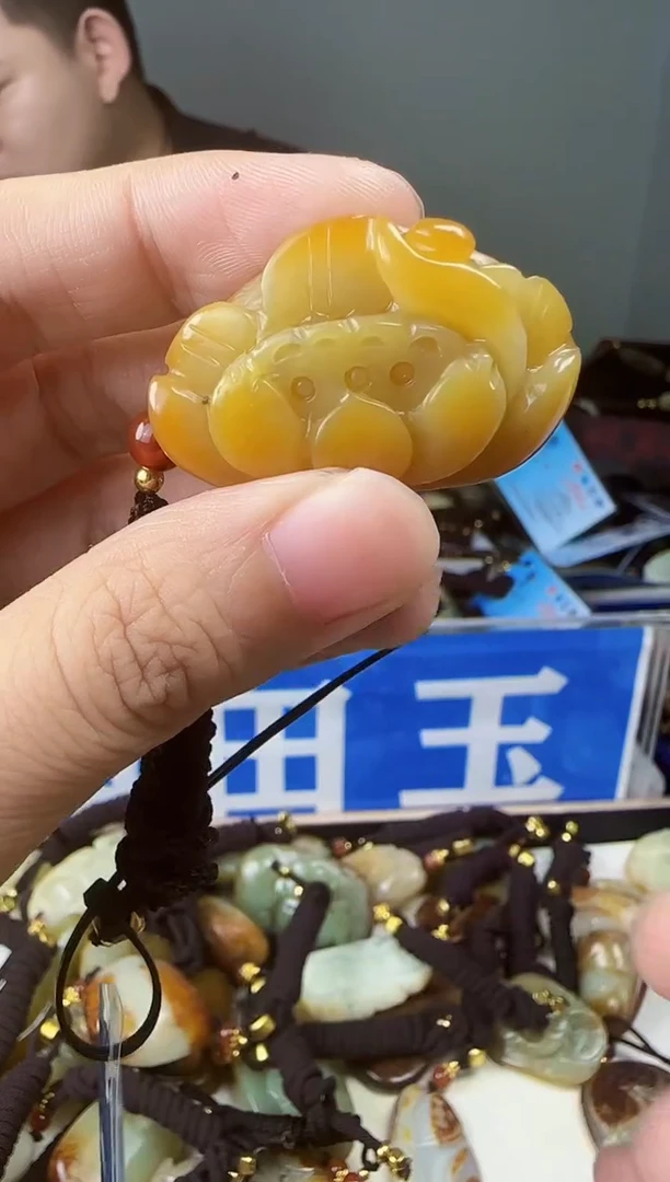 和田玉未镶嵌颈饰1