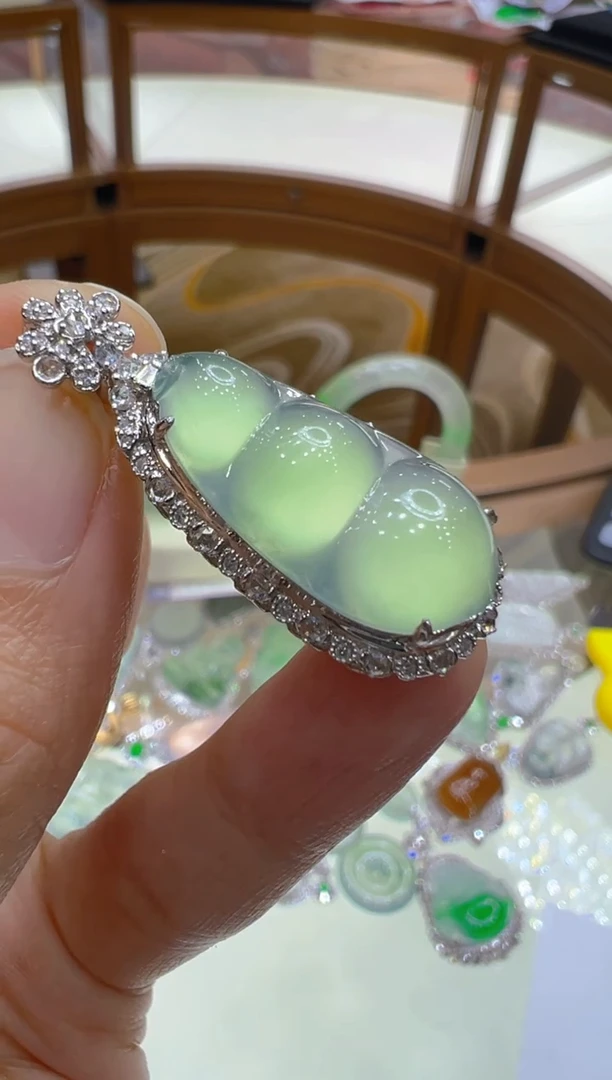 吊坠(不含链)18K金镶嵌翡翠Y***a