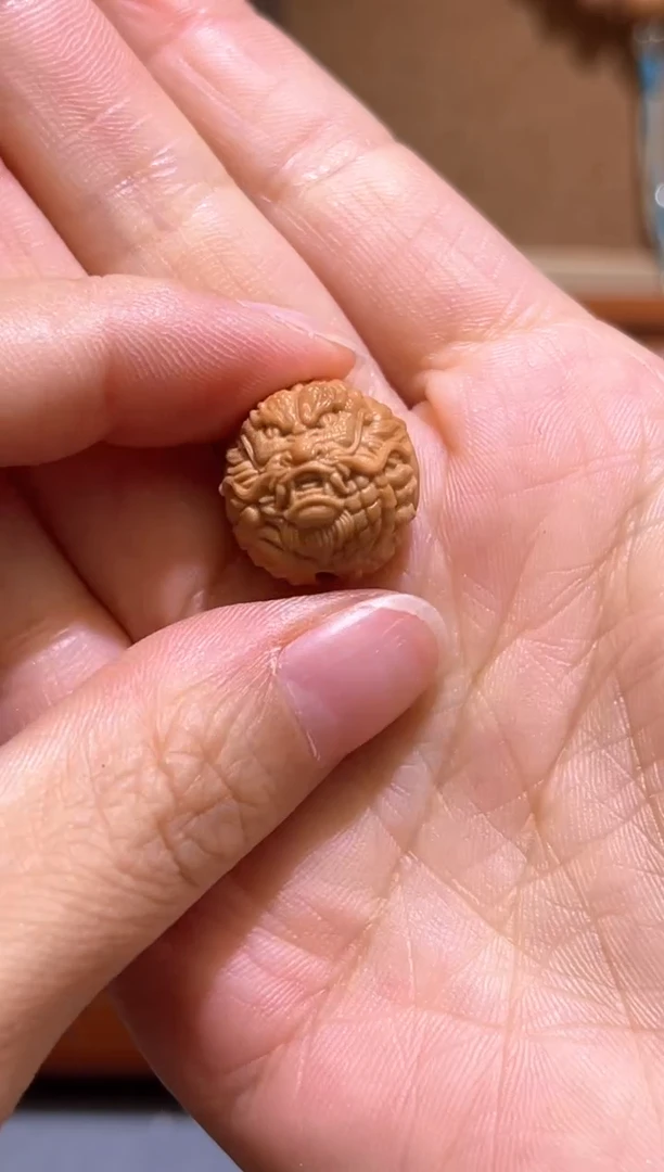 猴头核桃吊坠龙珠