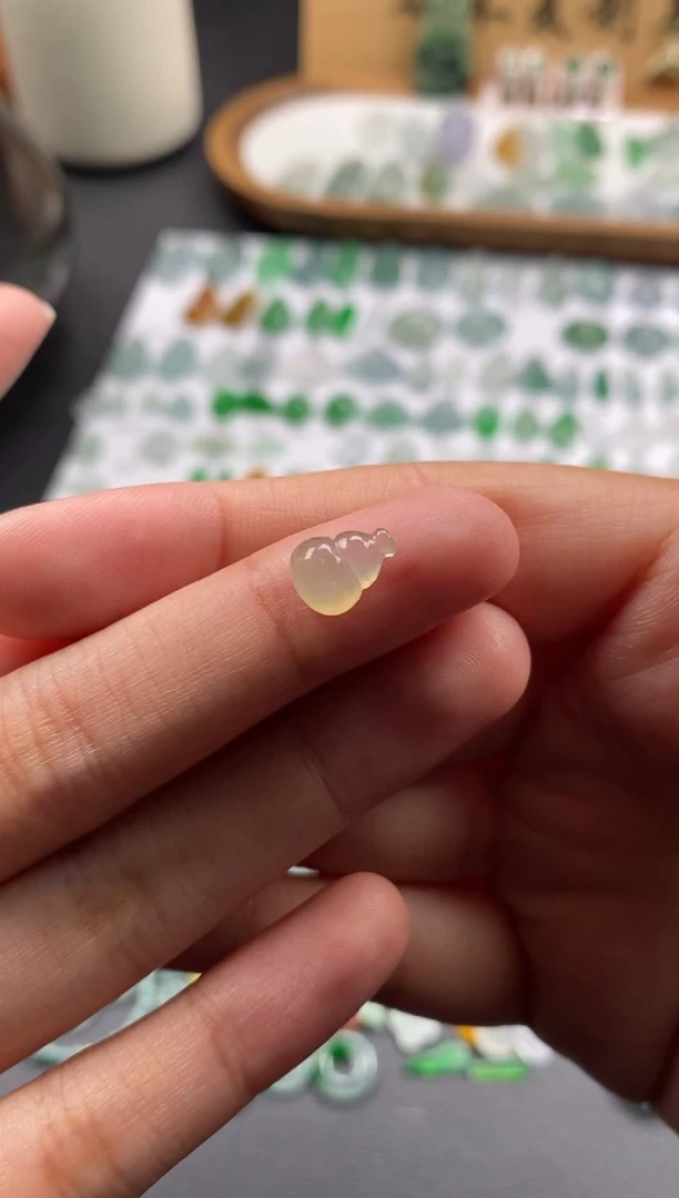 颈饰未镶嵌翡翠冰黄翡葫芦