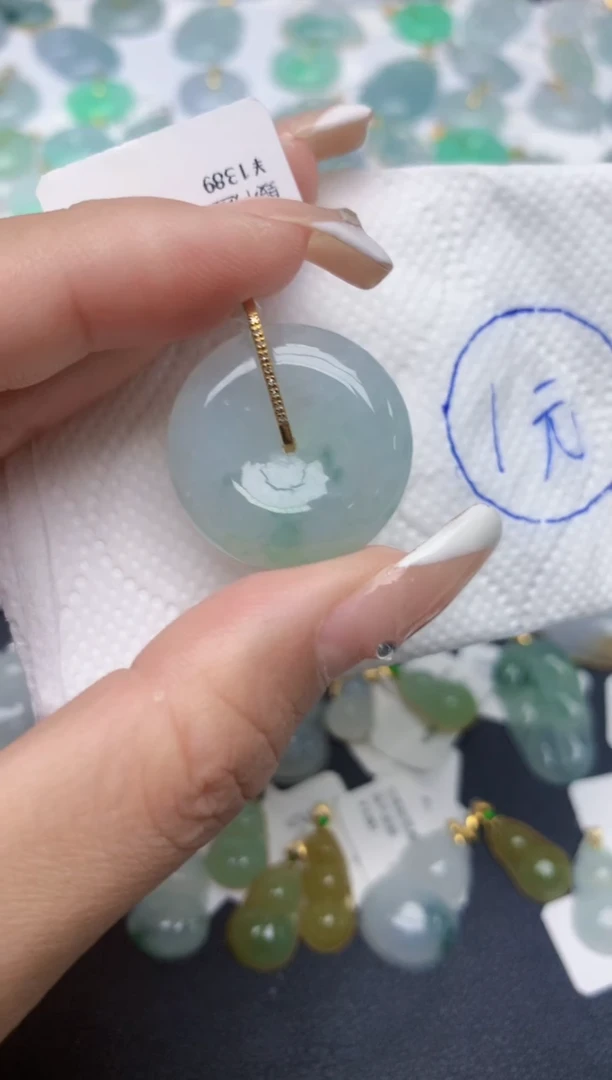 翡翠18K金镶嵌颈饰天然缅甸A货翡翠