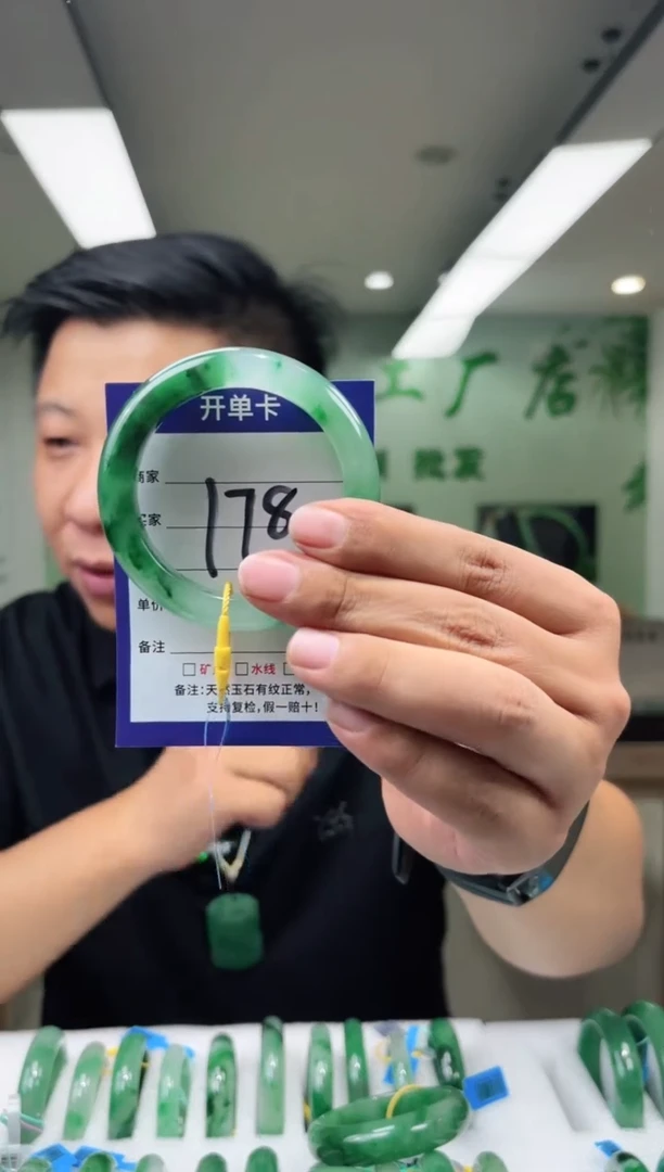 未镶嵌手镯石英质玉56