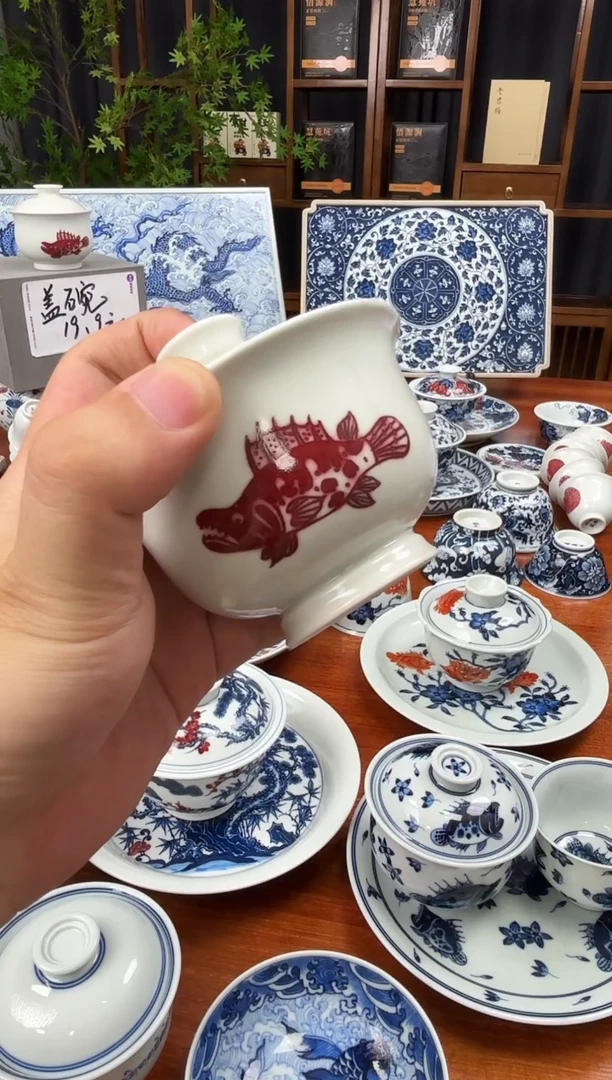 釉里红鳜鱼盖碗一个好看