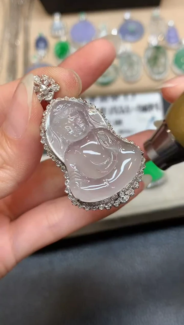 颈饰18K金镶嵌翡翠观音【无服务费