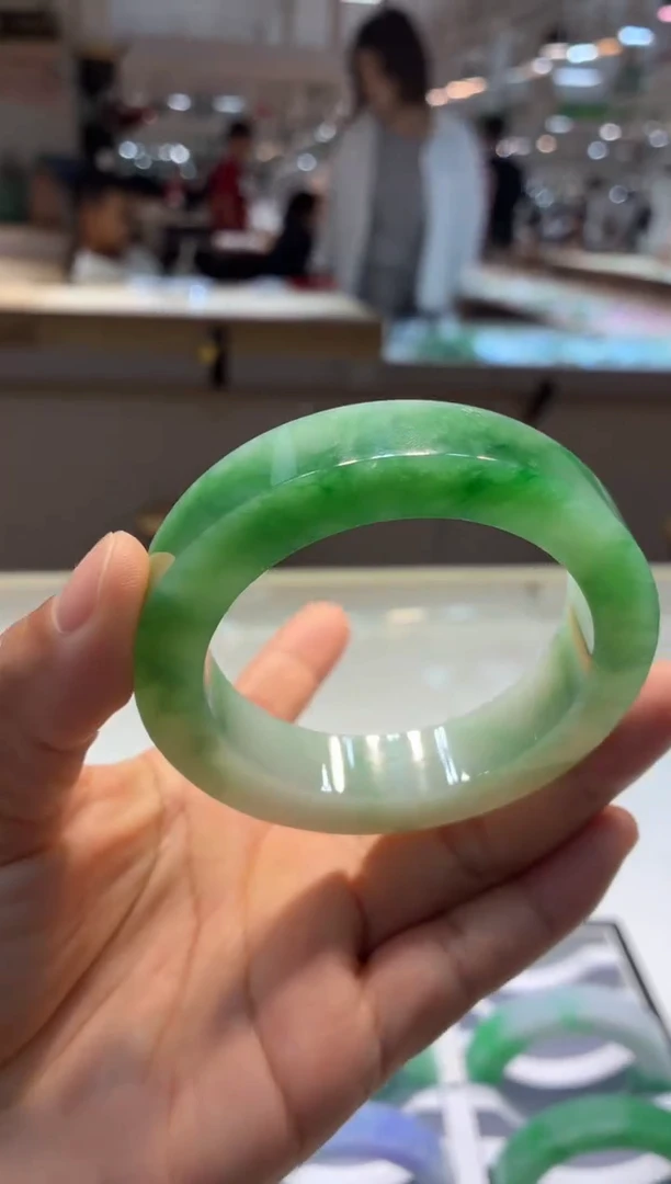 未镶嵌手镯定制翡翠55-56定金一万参考价