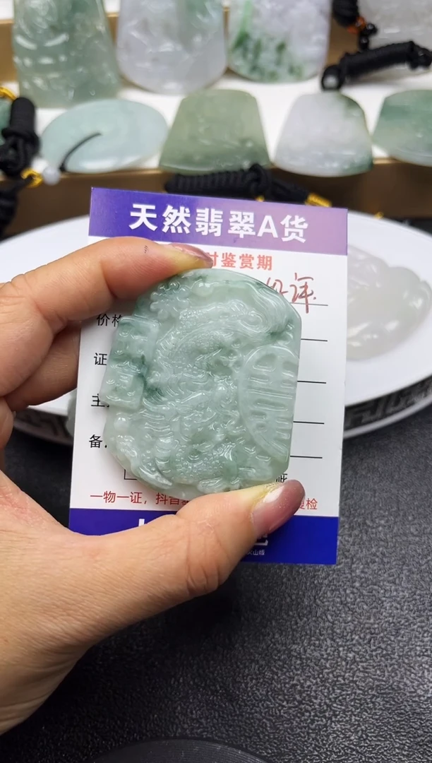颈饰未镶嵌翡翠