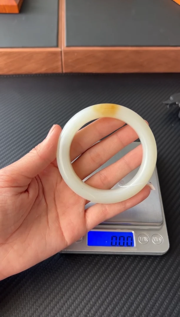 和田玉手镯未镶嵌黑山金山微色差58