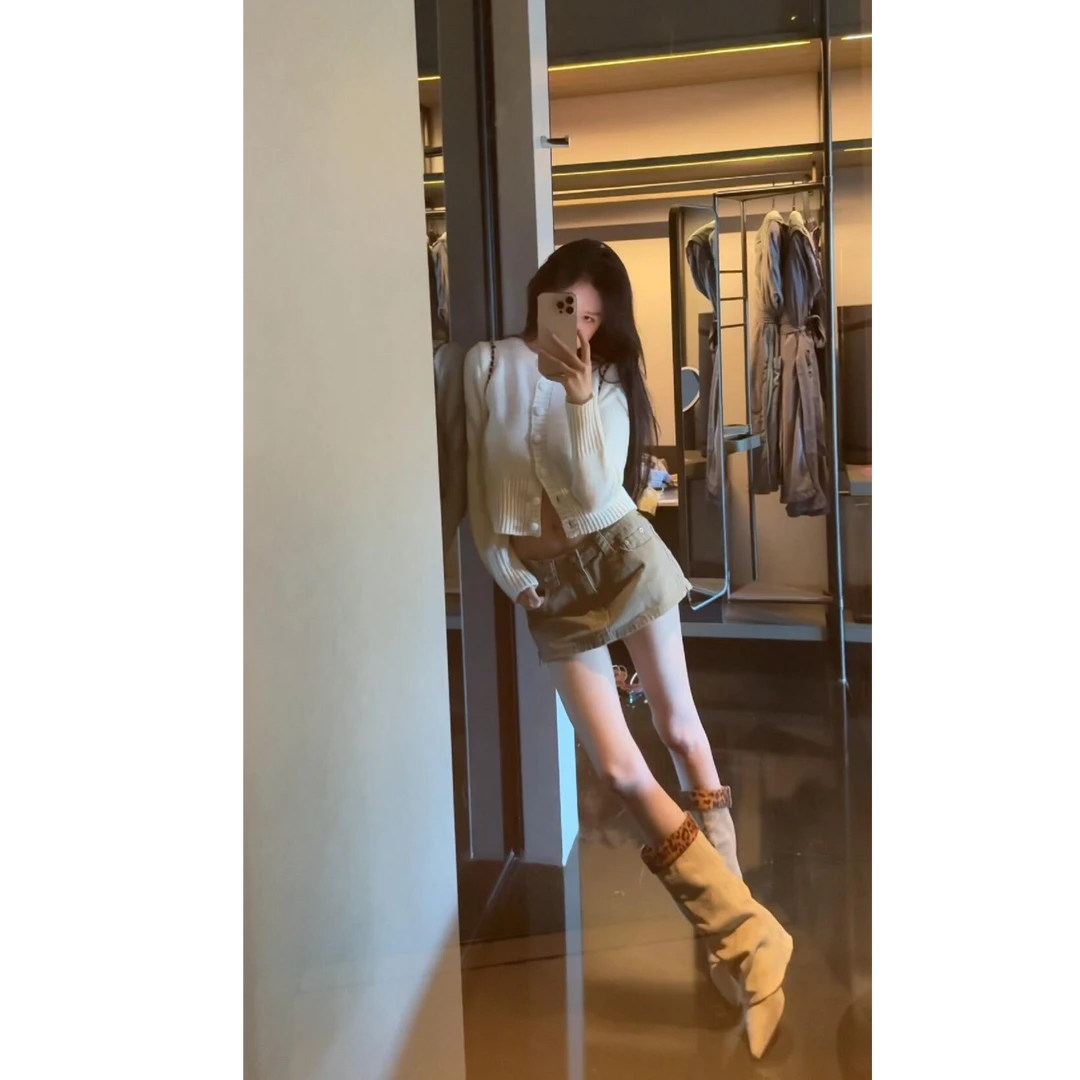 2025秋季新款法式洋气排扣针织毛衣开衫搭高腰包臀半身裙两件套女
