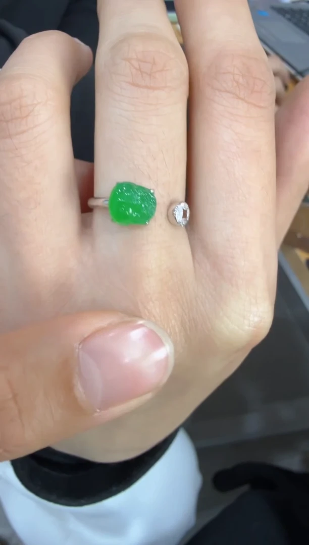 【闪购商品】翡翠吊坠(不含链)18K金镶嵌貔貅