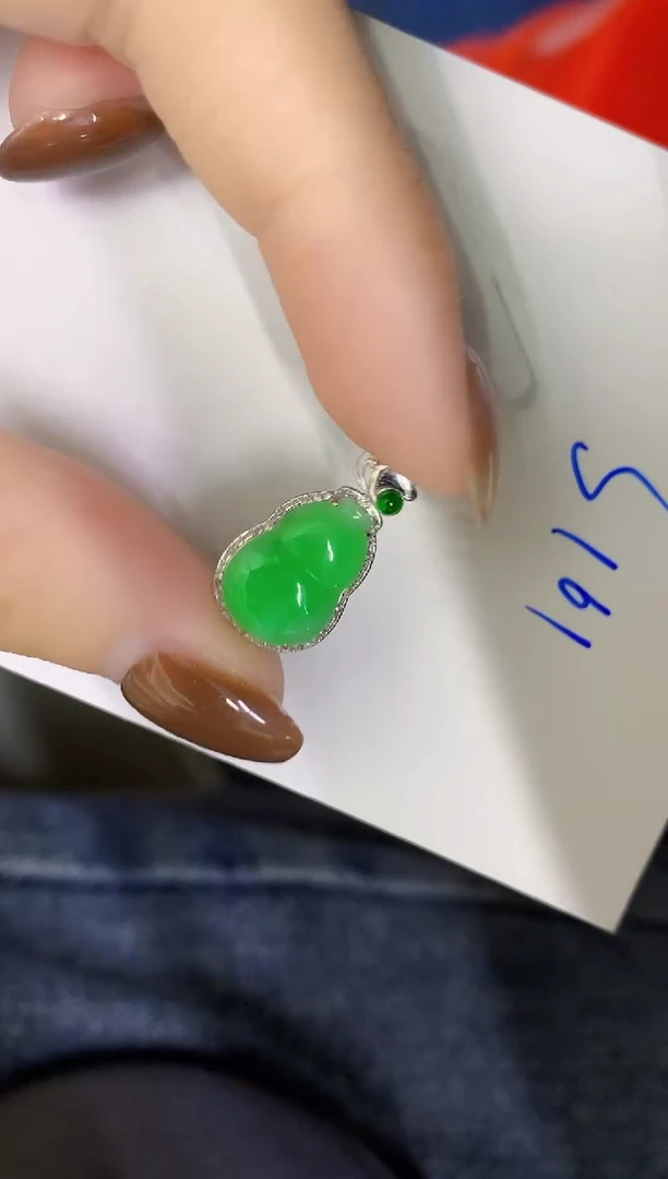 颈饰18K金镶嵌翡翠缅甸天然翡翠A货