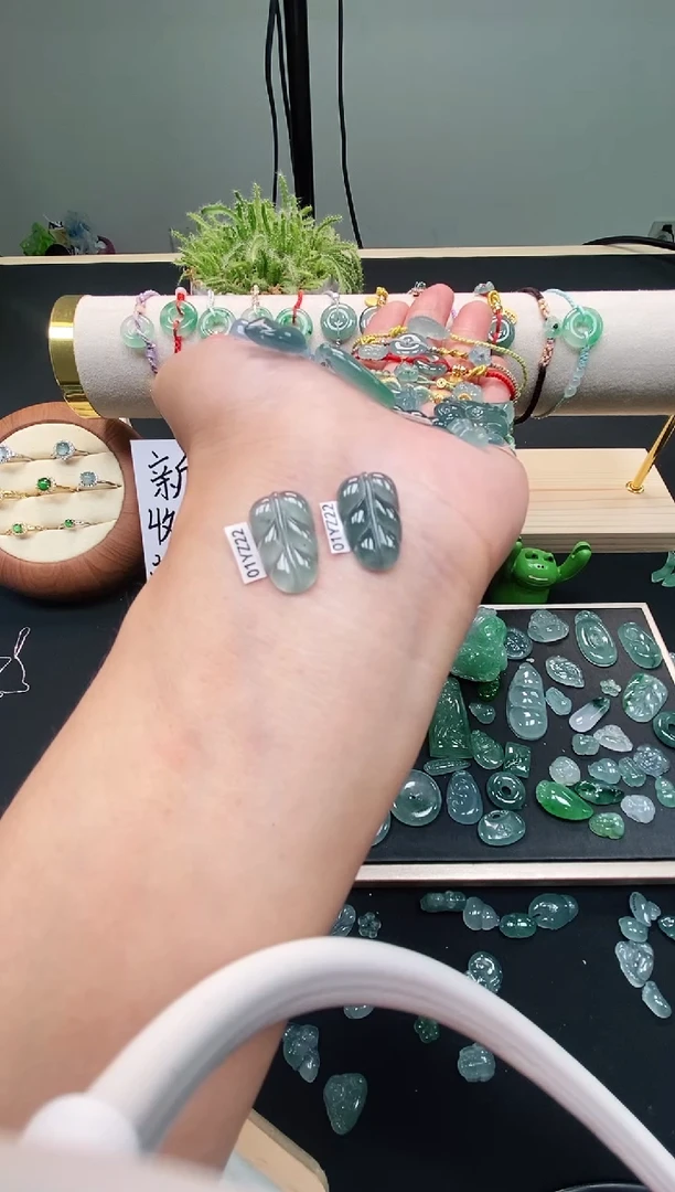 翡翠裸石翡翠叶子