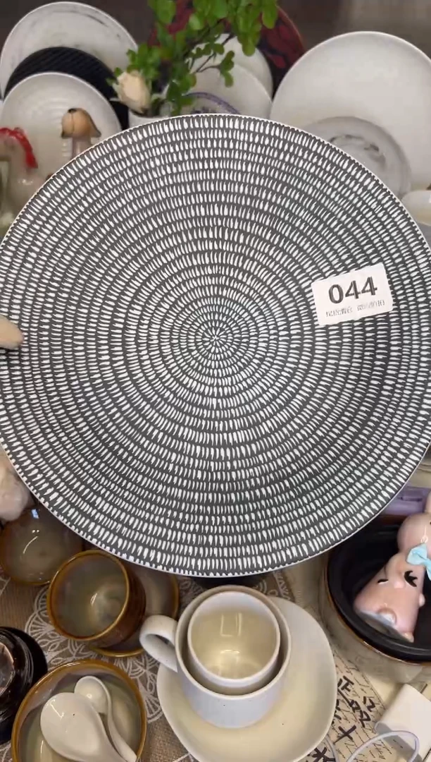 新骨瓷081-44瑕疵 雨花台白 12寸 盘 有 黑点