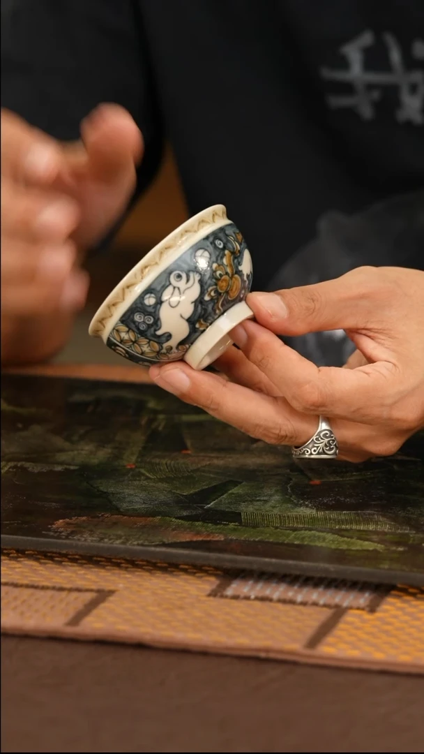 立勤堂｜釉里金兔子折口杯（YLJ-B-026）