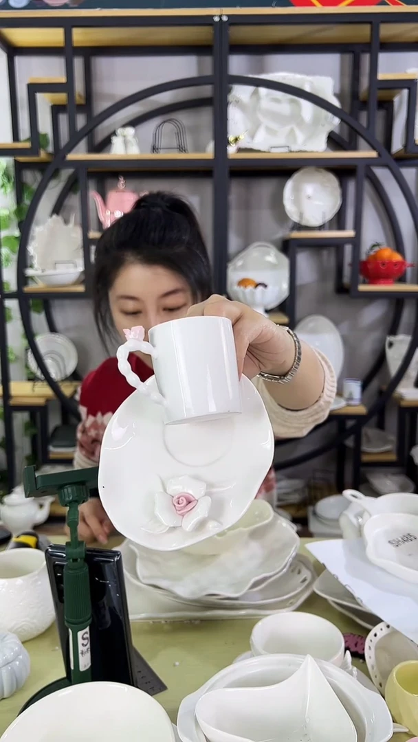 【闪购商品】陶瓷手捏花咖啡杯碟一套