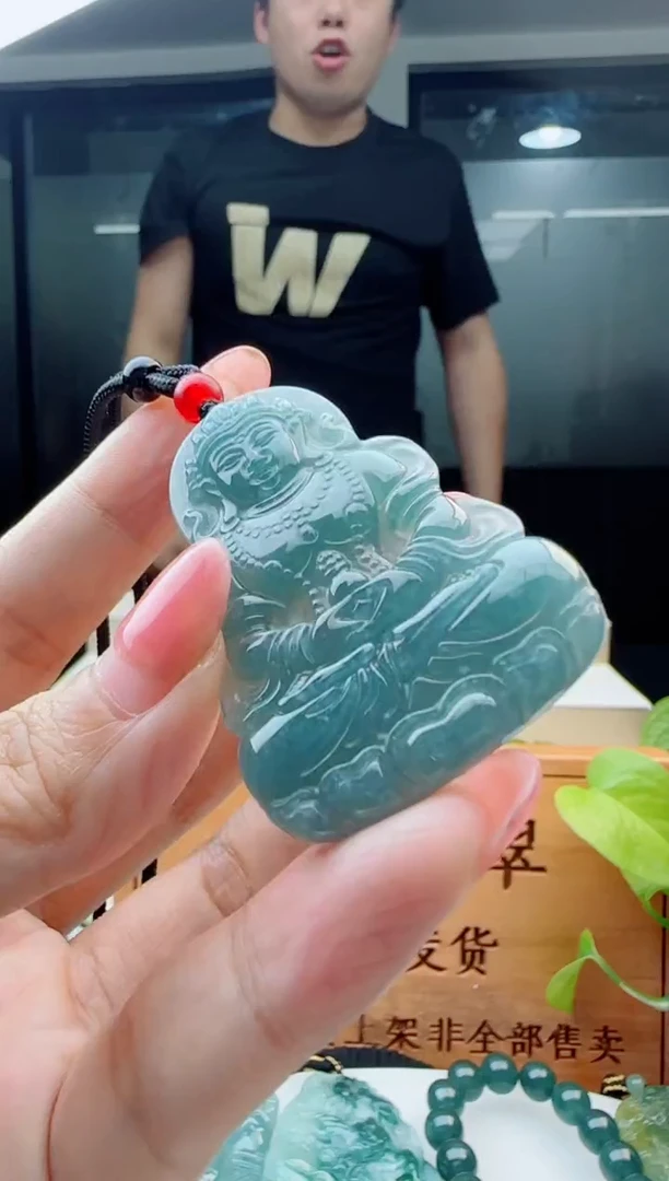 翡翠未镶嵌颈饰多样性发货其中一件