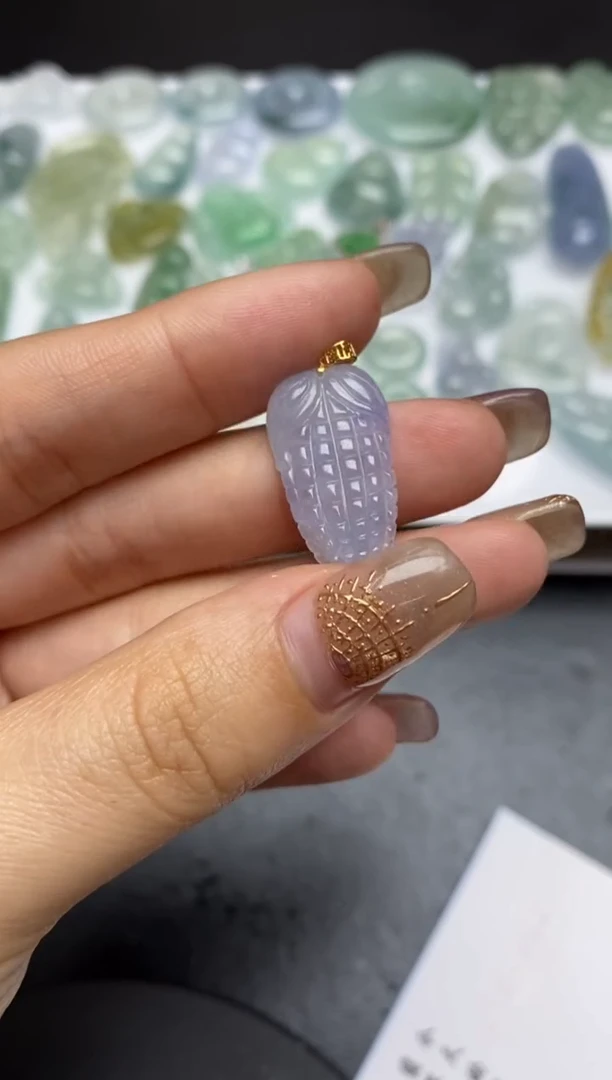 【闪购商品】定制翡翠18K金镶嵌翡翠吊坠~