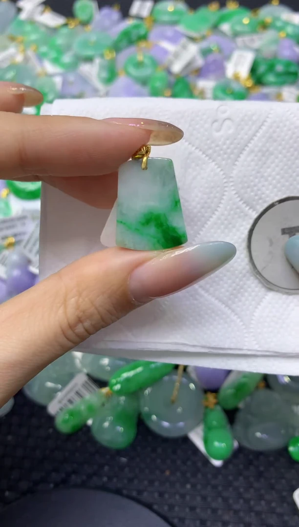 颈饰未镶嵌翡翠天然缅甸翡翠A货