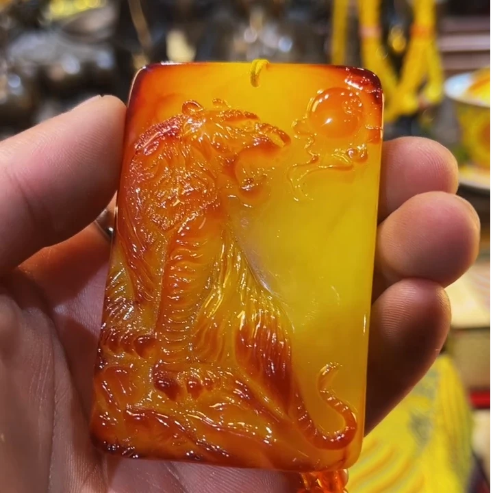 【闪购链接】蜜蜡上山虎吊坠