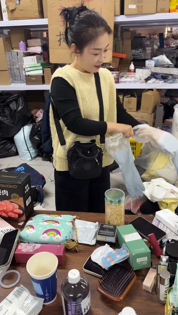 PVC点点小红心 关注主播  发两副加绒
