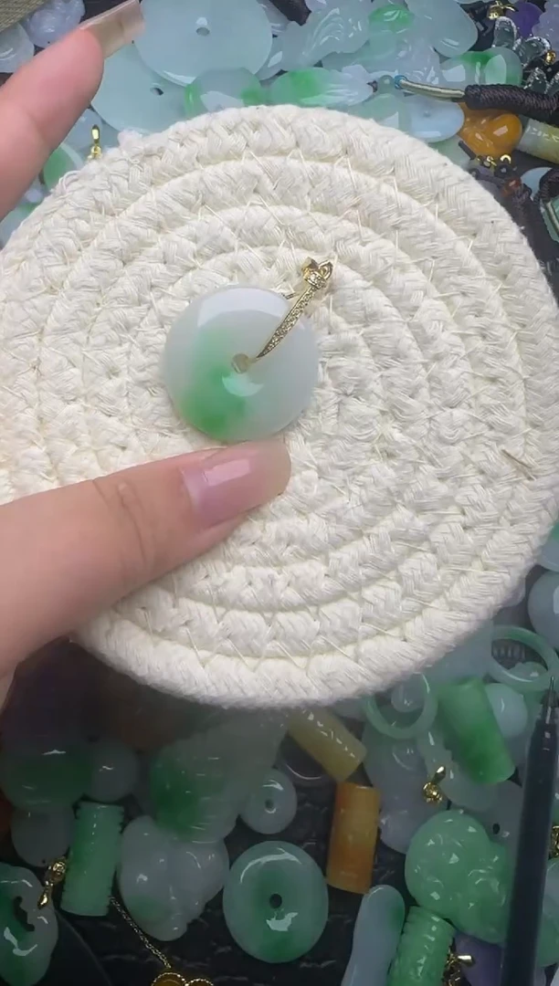 翡翠未镶嵌颈饰天然缅甸翡翠吊坠