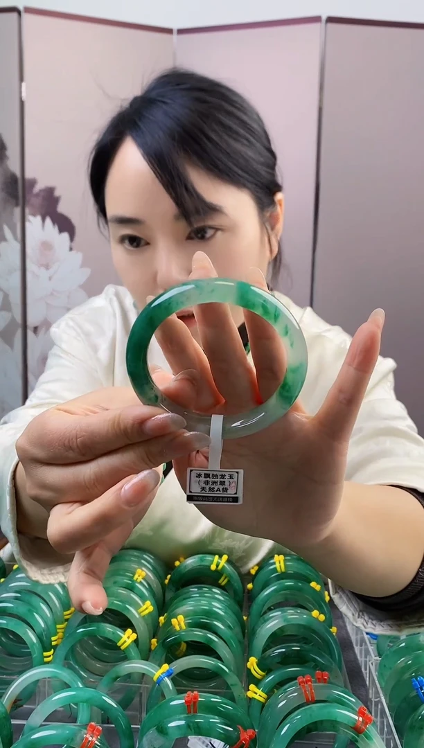 【闪购商品】石英质玉手镯未镶嵌37