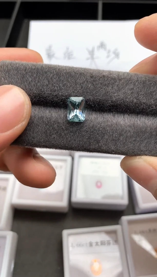 海蓝宝石笔搁未镶嵌2.31ct
