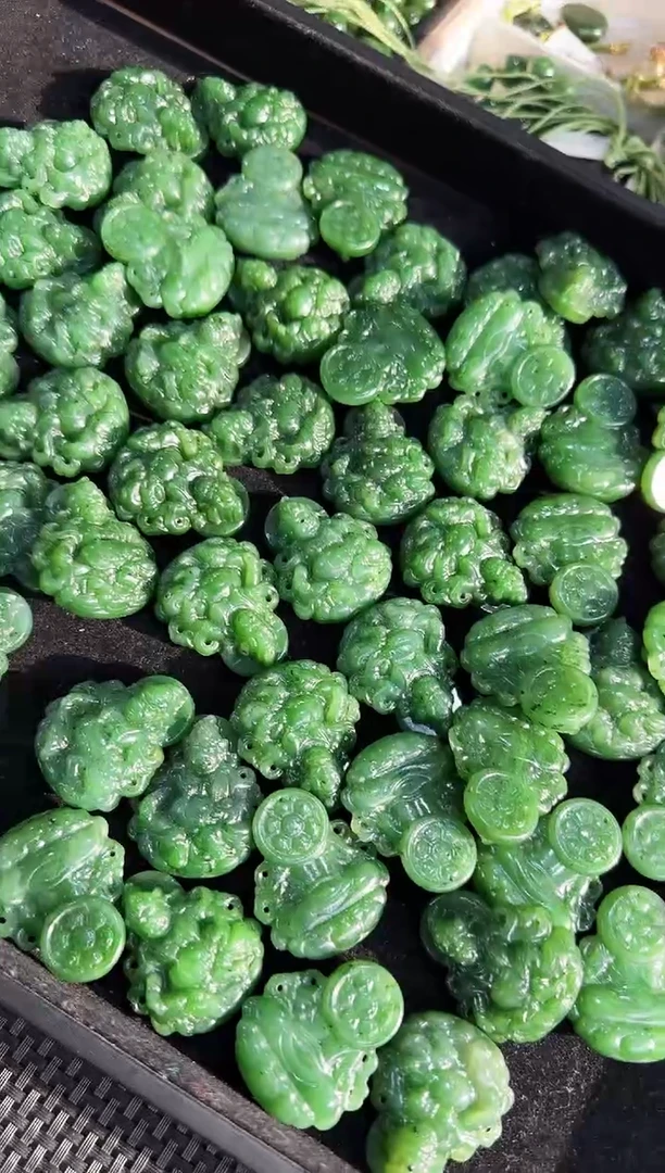 【闪购商品】和田玉（碧玉）吊坠未镶嵌多样性发一，财神