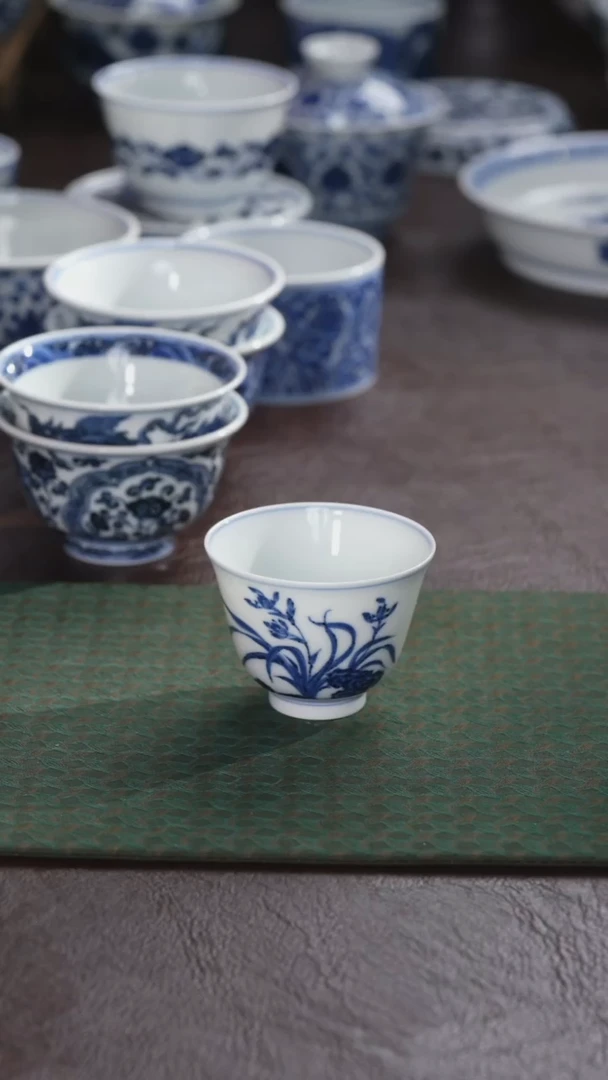 松风馆藏青花兰花铃铛杯