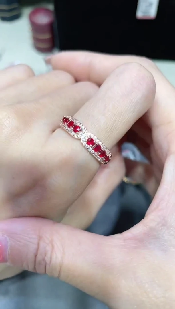 S925银镶嵌红宝石戒指
