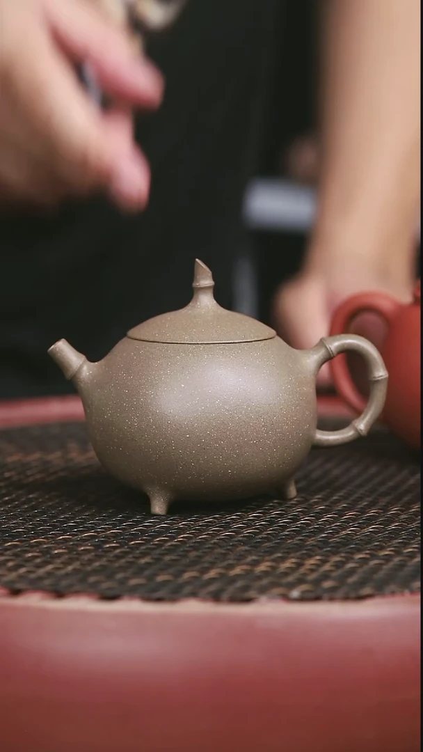 茶壶紫砂全手工蟹壳青三足150CC
