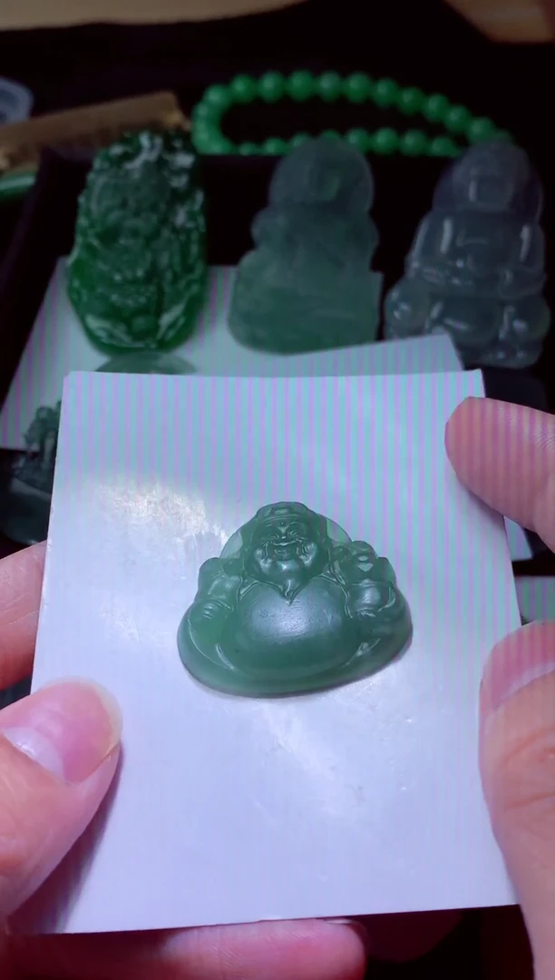 未镶嵌定制翡翠男***。天然缅甸翡翠A货毛货吊坠