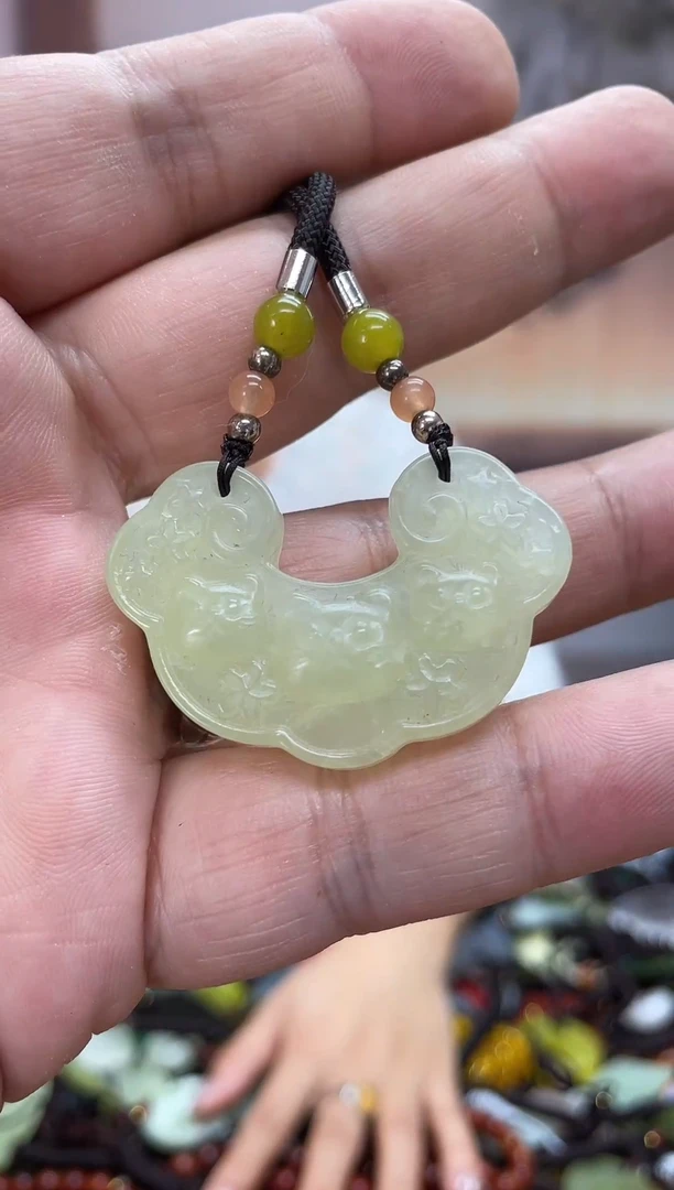 未镶嵌岫玉吊坠·