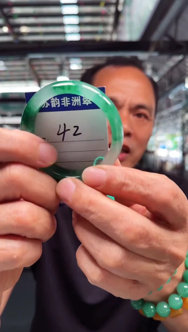 未镶嵌手镯石英质玉（非洲翠）53+